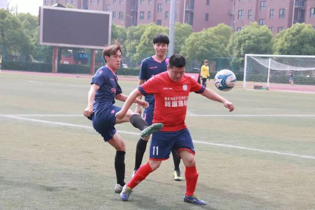 巴萨首发阵容调整，孔德取代埃里克出战贝蒂斯